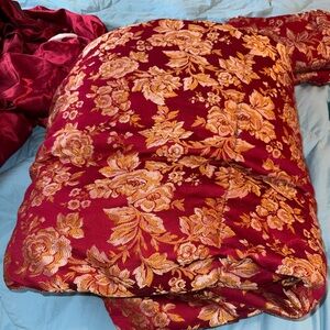 Home Collection Red Comforter with Gold Floral Jacquard